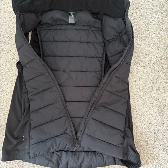 Women's Sleek Black Quilted Vest - Picture 3 of 12